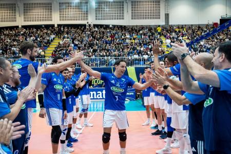 Rapha recebe homenagem do Sada Cruzeiro