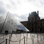 Um ano após roubo milionário, diretor do Louvre, em Paris, cobra reforma estrutural para evitar fechamento