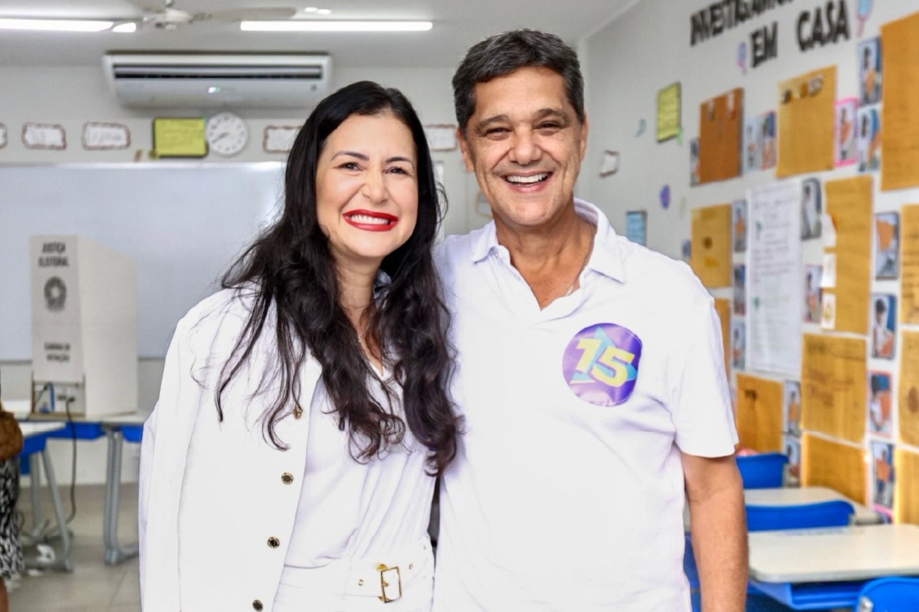 Candidato ao governo do Espírito Santo, Ricardo Ferraço vota em Vitória: 'otimismo e confiança'