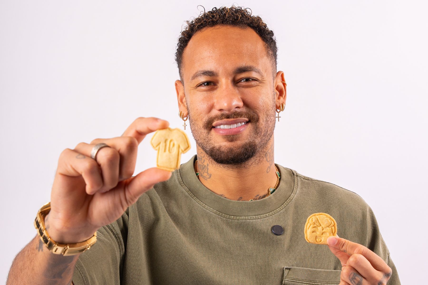 Neymar lança linha de biscoitos personalizados; veja fotos