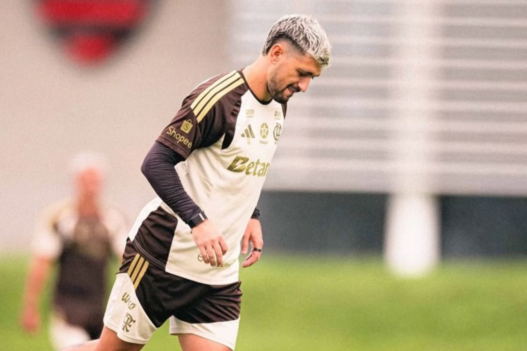 Arrascaeta, do Flamengo, recebe alta hospitalar após cirurgia no pulso