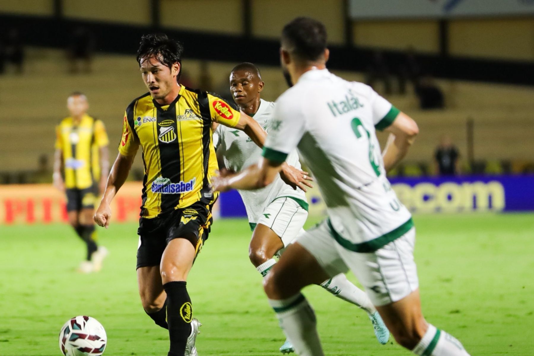 Novorizontino goleia Goiás e se aproxima da liderança da Série B