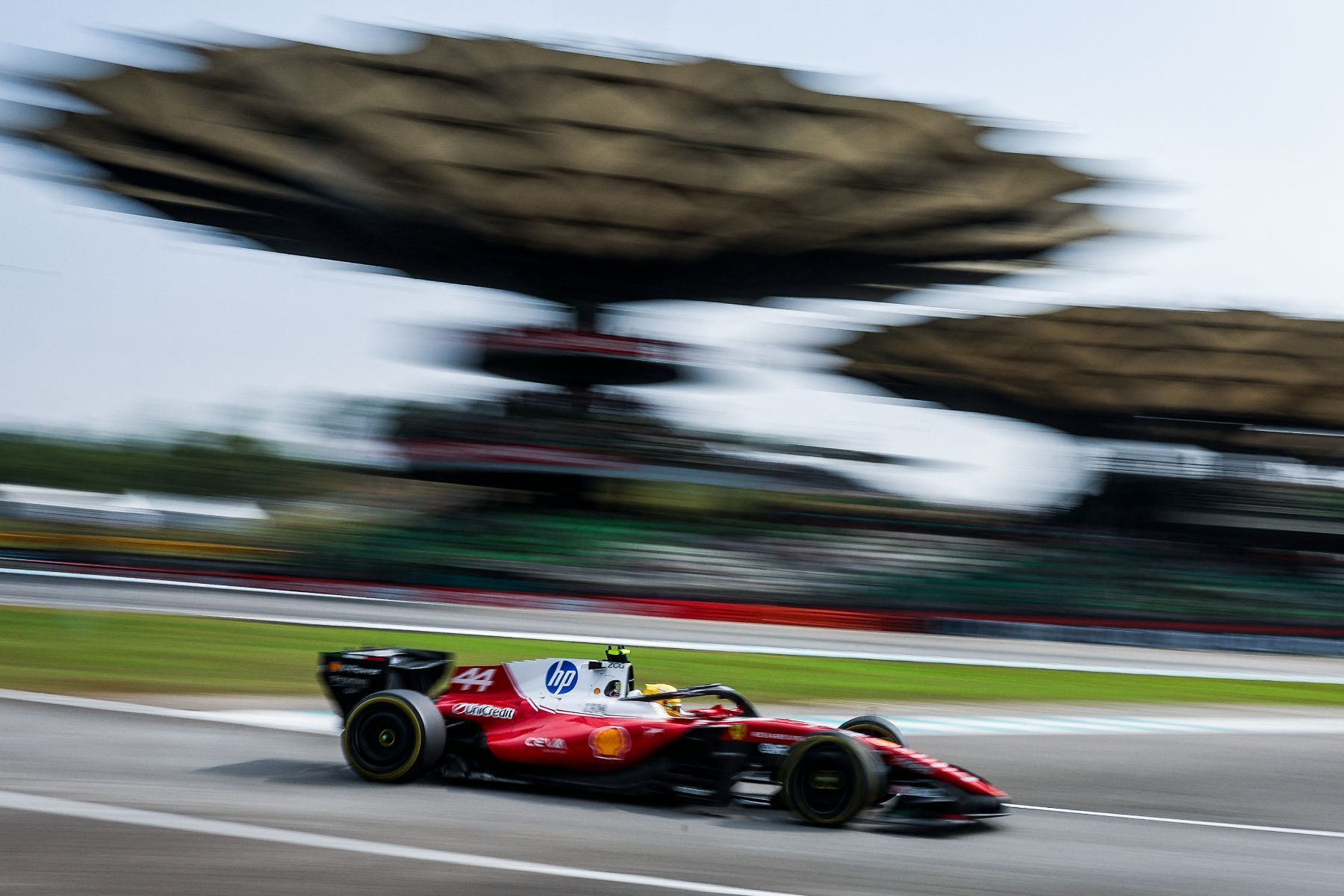 F1: Leclerc e Verstappen lideram treinos livres do GP do Bahrein