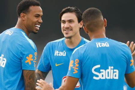 Pedro (ao centro), pode ser a grande novidade da Seleção contra a Índia