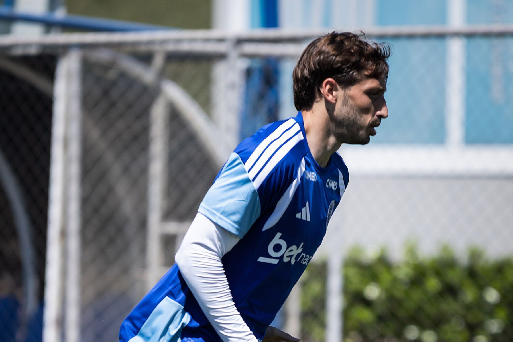 Último reforço do Cruzeiro na janela vive expectativa por estreia contra o São Paulo
