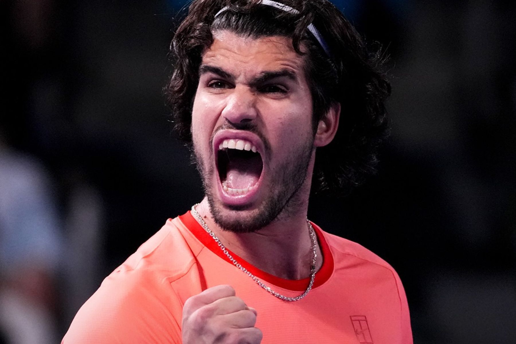 Alcaraz domina, bate italiano e avança às quartas do ATP de Tóquio
