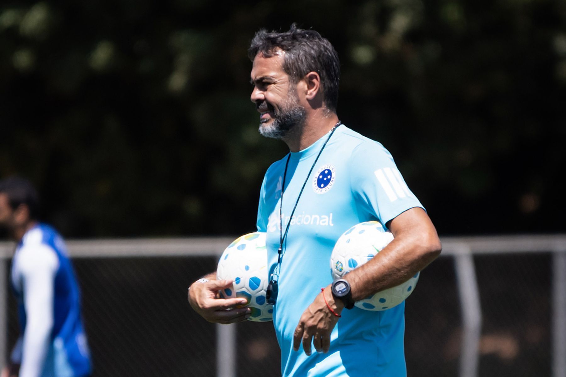 Três atacantes ou quatro meias? Cruzeiro tenta resolver 'dilema tático' na Data Fifa