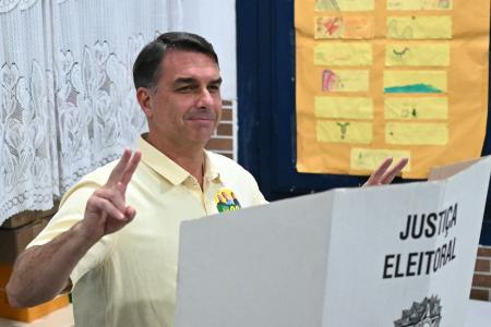 Flávio vota no Rio de Janeiro