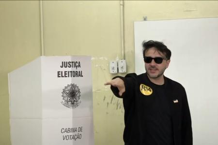 Renan Santos vota em São Paulo