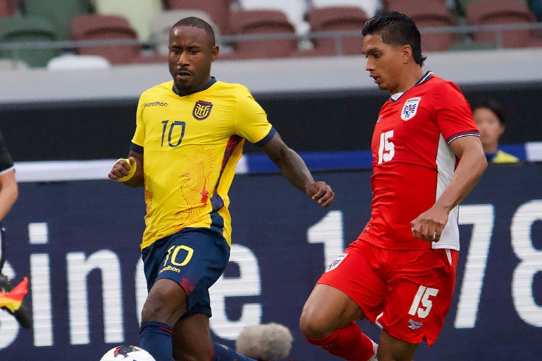 Atletas de Cruzeiro e Atlético jogam em derrota do Equador para o Panamá nos pênaltis