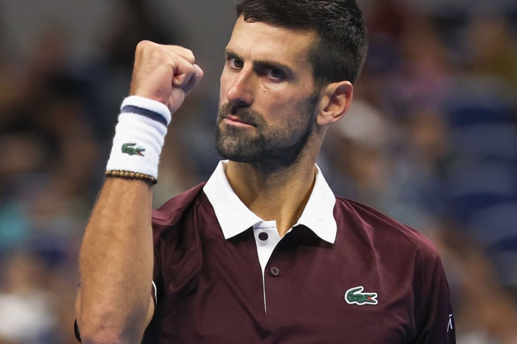 Medvedev acerta bolada em torcedor, é desclassificado, e Djokovic vai à final de Pequim