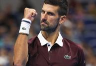 Medvedev acerta bolada em torcedor, é desclassificado, e Djokovic vai à final de Pequim