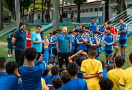 Ídolo do Cruzeiro, Alex volta à Toca I como treinador e tem contato com 'crias'