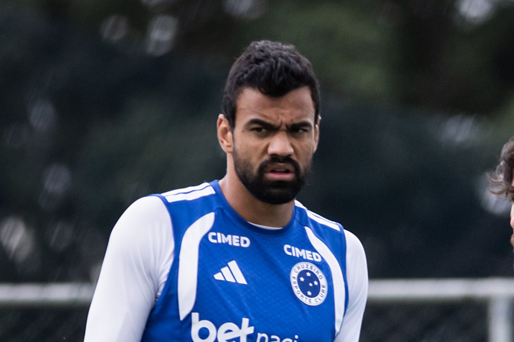 Fabrício Bruno sofre problema físico e deve desfalcar o Cruzeiro contra o São Paulo