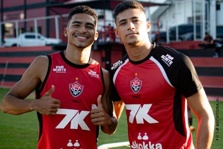 Jogadores do Vitória em treino dia 5 de outubro •