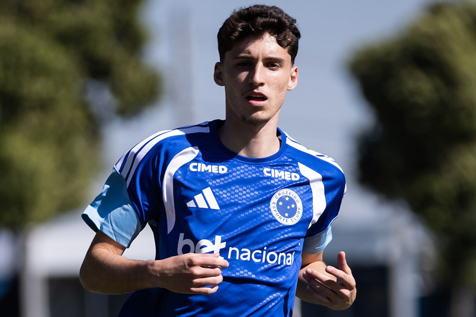 Jovem do Cruzeiro entra em lista de maiores promessas do mundo e é comparado a ex-Barcelona