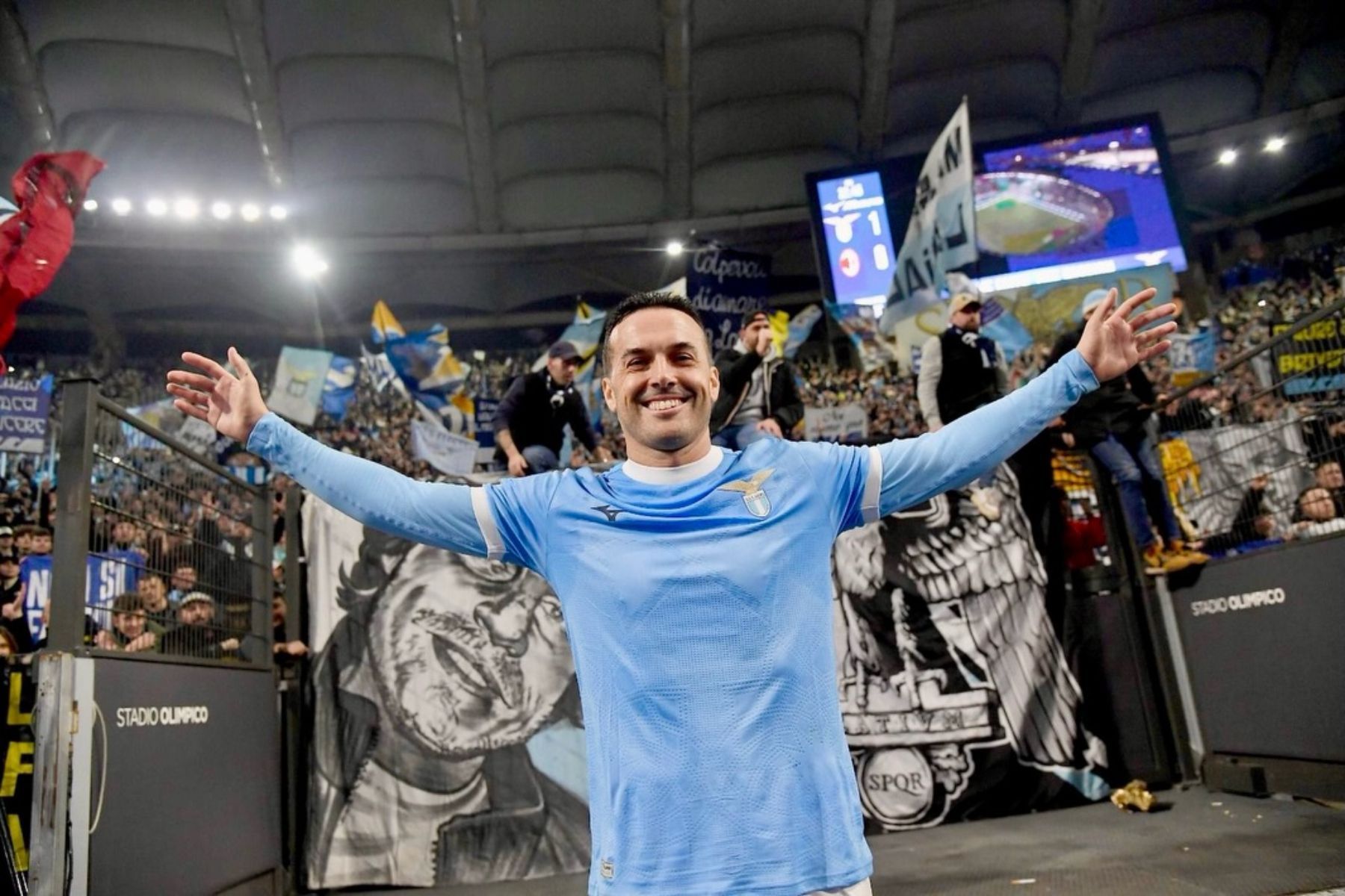 Multicampeão por Barcelona e Seleção Espanhola, atacante anuncia aposentadoria 