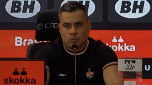 Jair Ventura pede convocação de jogador do Vitória a Ancelotti: 'Ajuda a gente'