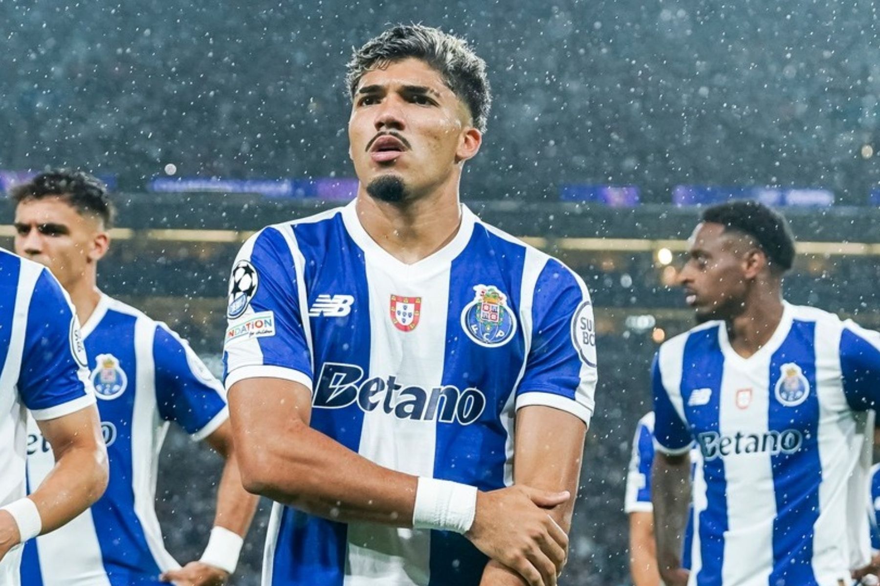 Cobiçado, ex-São Paulo renova com gigante europeu e terá multa de R$ 560 milhões