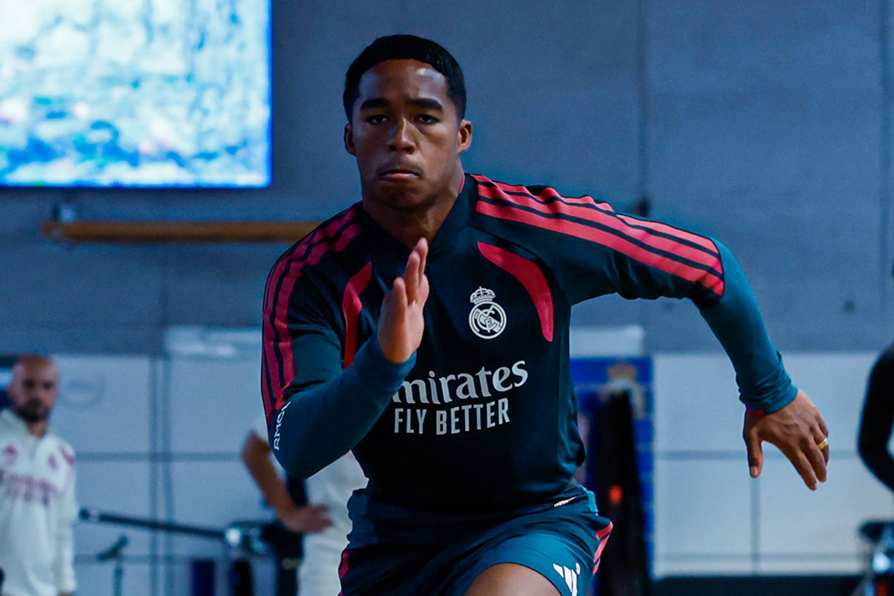 Endrick é sinalizado de interesse, e Milan prepara operação por empréstimo, diz jornal
