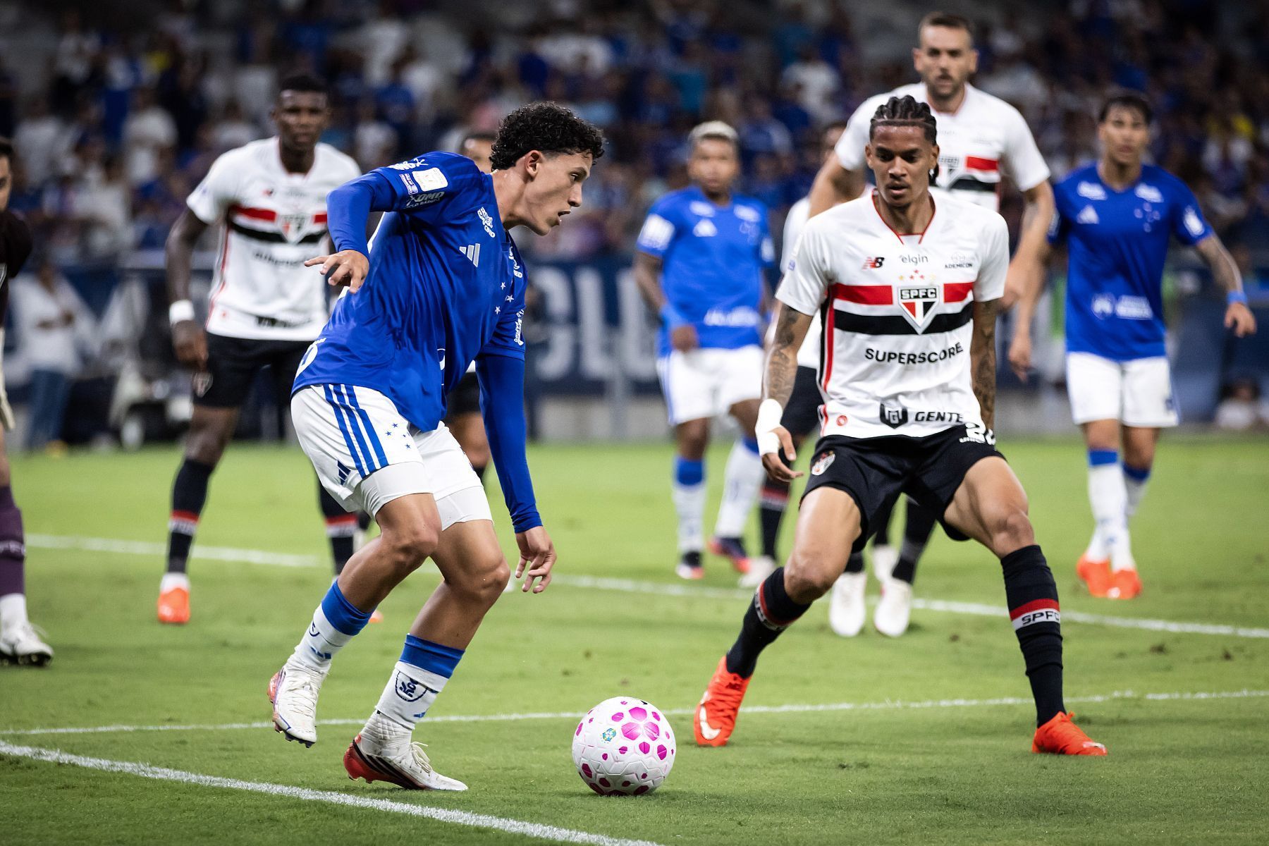 Joia de R$ 561 milhões, Felipe Morais aproveita chance e amplia alternativas do Cruzeiro