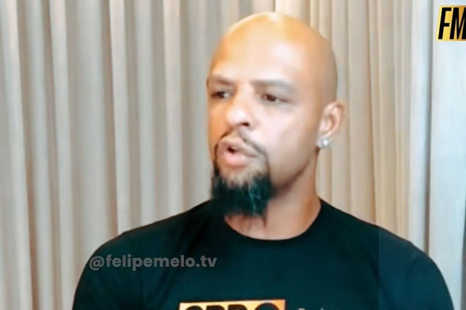 Felipe Melo se impressiona com jogador do Cruzeiro: 'Poucos fazem isso'