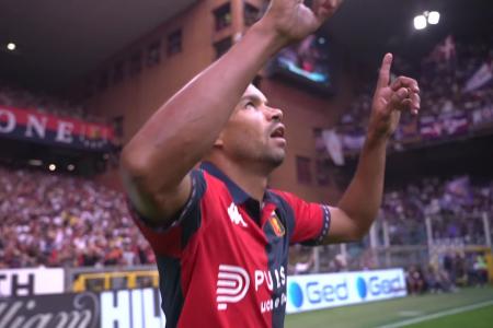 Júnior Messias vibra com gol pelo Genoa na Serie A