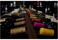 Criminosos mascarados roubam garrafas de vinhos avaliadas em R$ 25 milhões na Itália