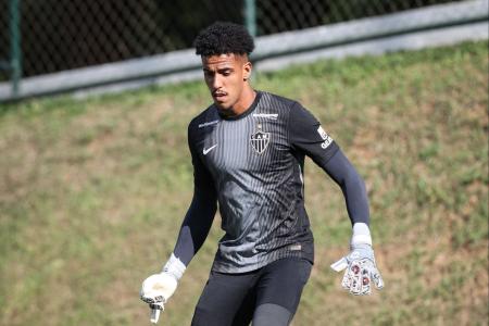 Gabriel Delfim deve continuar na vaga de Everson
