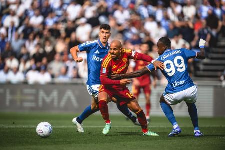 Malen foi expulso no segundo tempo da partida entre Roma e Como