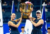 Luisa Stefani e Gabriela Dabrowski atropelam rivais e conquistam o WTA 1000 de Pequim