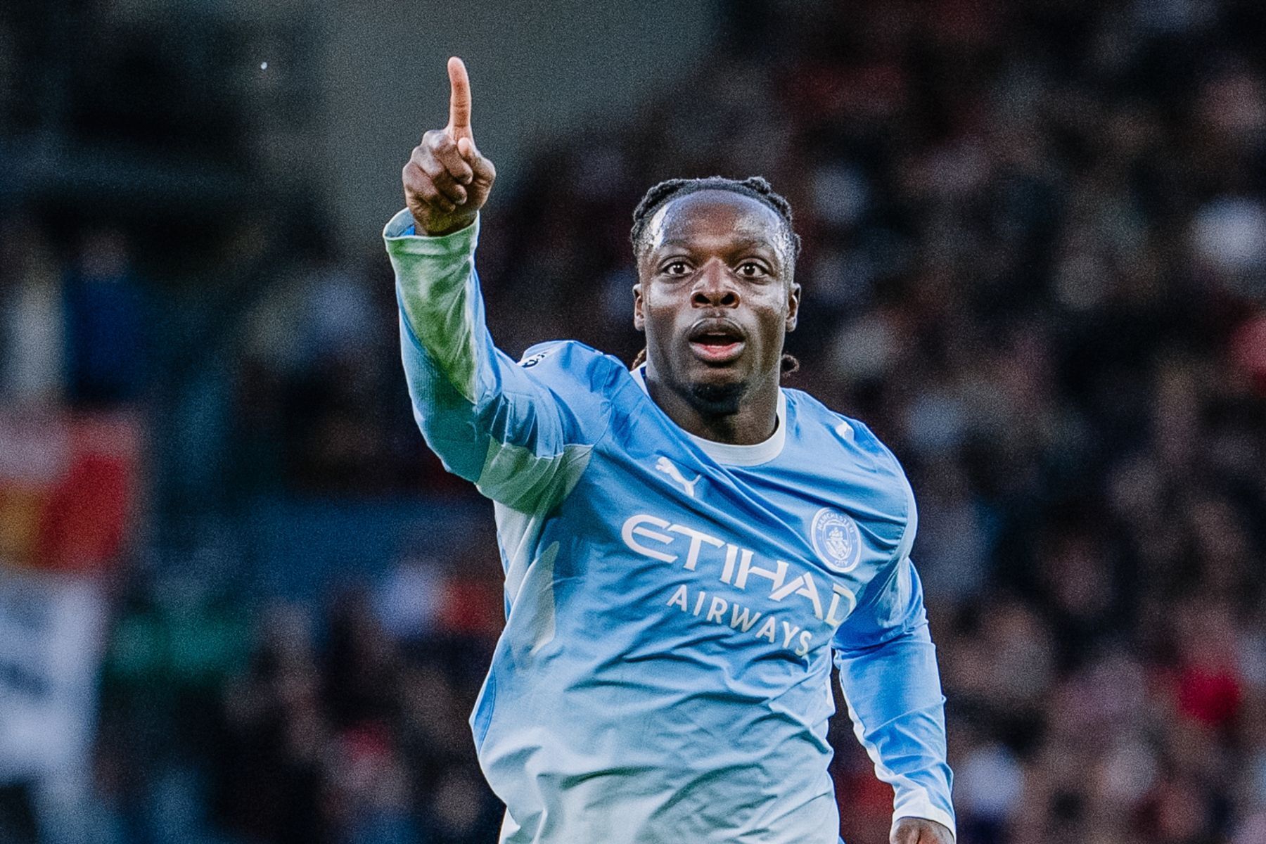 Doku entra e resolve, Manchester City goleia Liverpool e segue 100% na Premier League