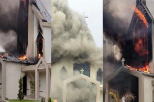Incêndio atinge Igreja Matriz de Treze de Maio, em Santa Catarina, neste domingo (11)
