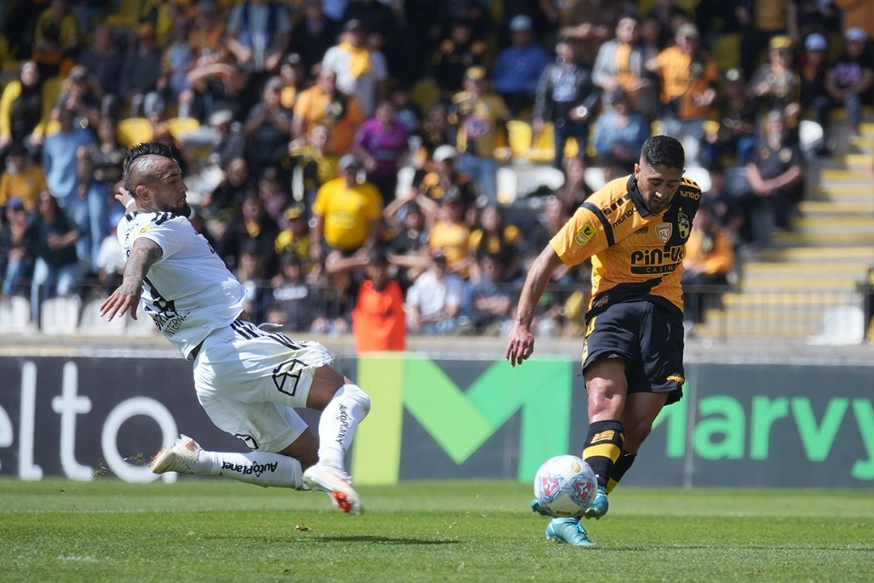 Pratto marca, e Coquimbo goleia time de jogador do Atlético e Vozinha no Chile