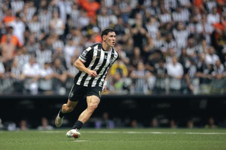 Borbas faz golaço acrobático, e Atlético vence Santos de virada pelo Brasileirão