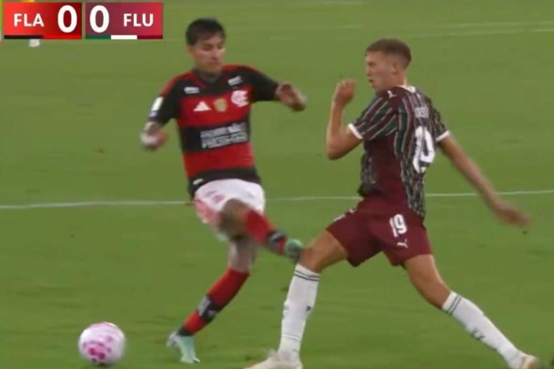 Fluminense detona arbitragem após não expulsão em clássico contra o Flamengo