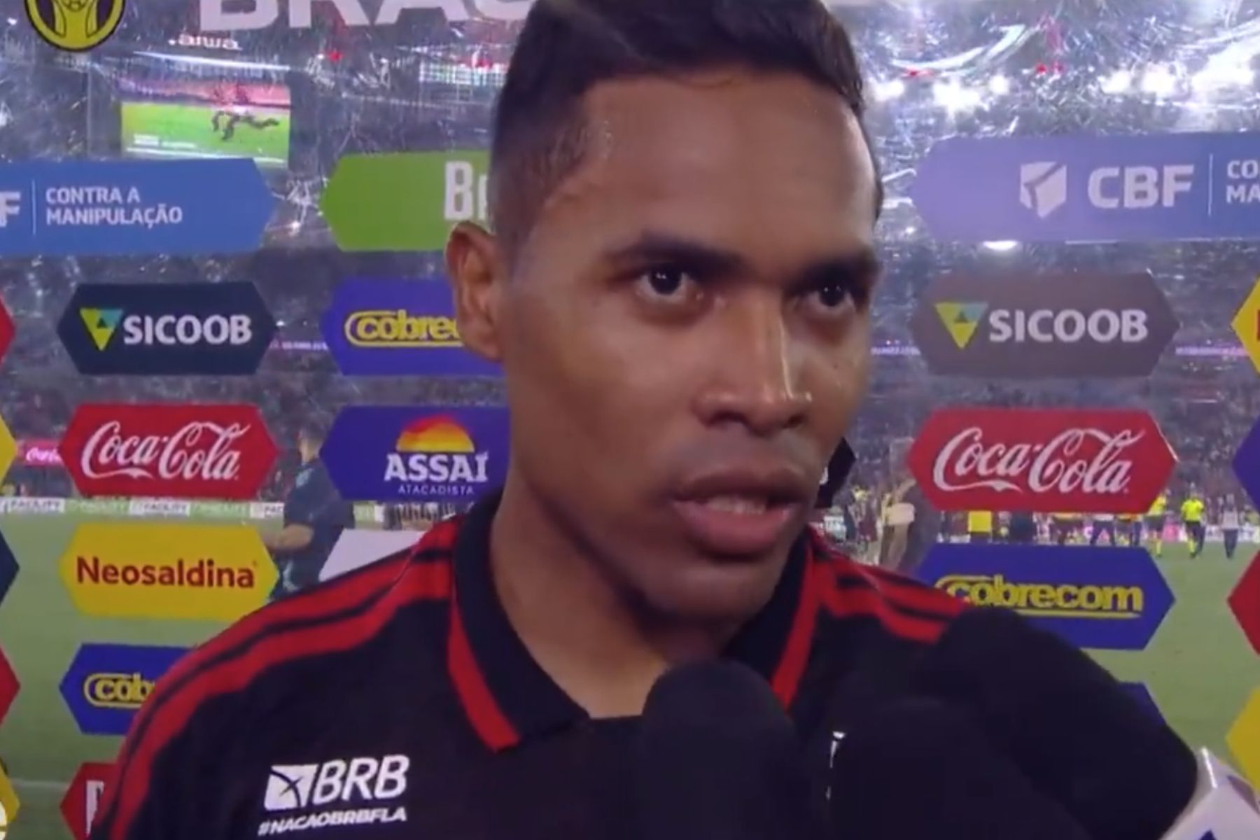 Titular do Flamengo reage à vitória contra Fluminense e a liderança do Brasileirão