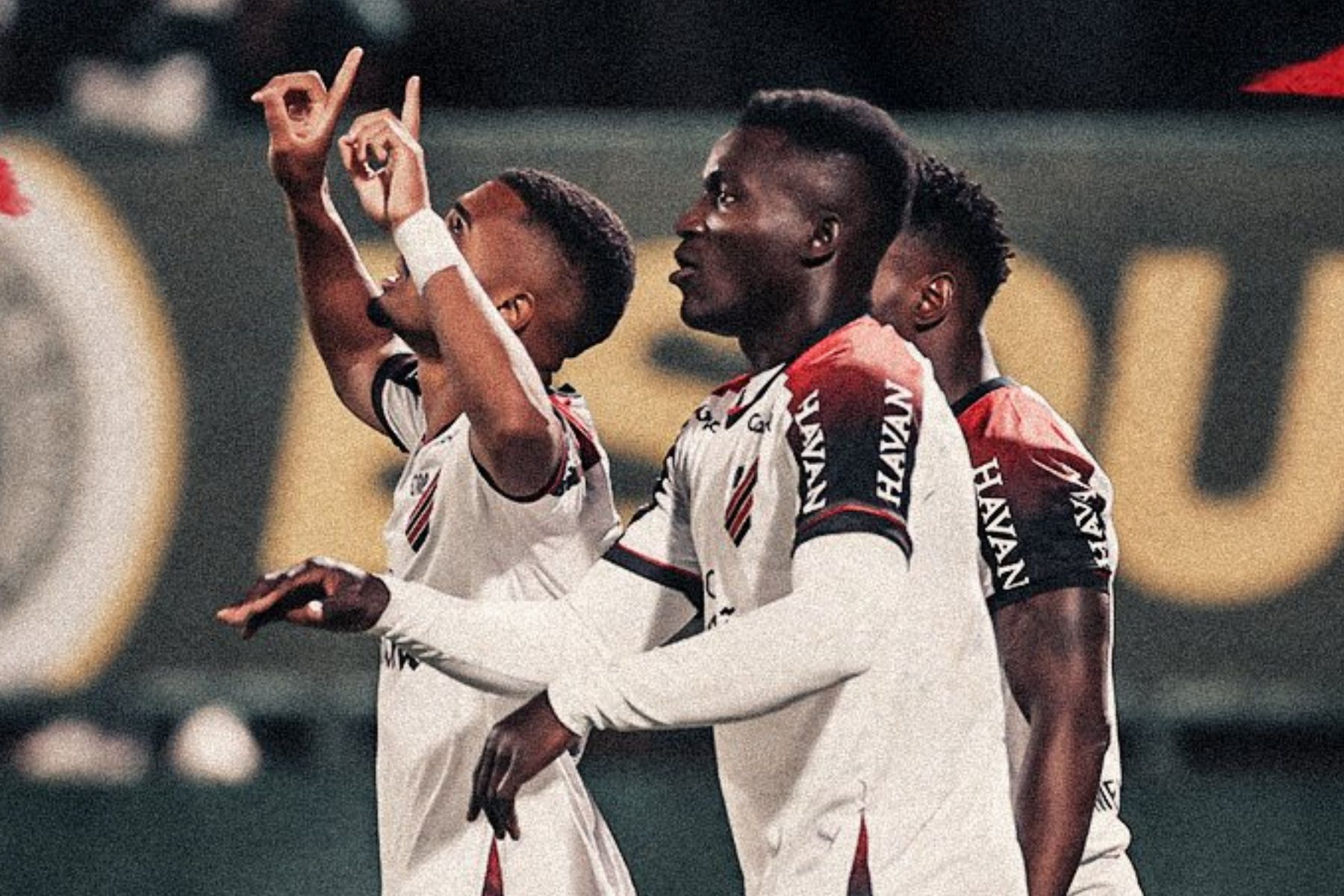 Com três gols no primeiro tempo, Athletico-PR goleia Chapecoense pelo Brasileirão