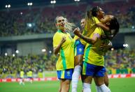 Brasil abre 2 a 0, mas cede empate à Argentina em amistoso preparatório para a Copa