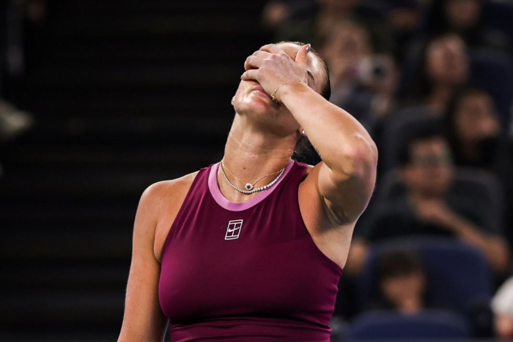 Sabalenka sofre virada dramática para estadunidense e cai na estreia do WTA de Wuhan