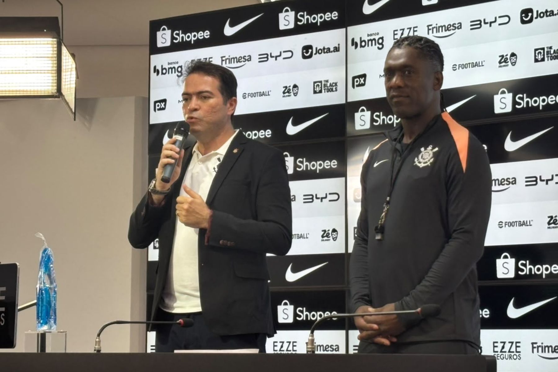 Paz manda recado a Diniz e cita primeiras impressões de Seedorf no Corinthians: 'Diferenciado'