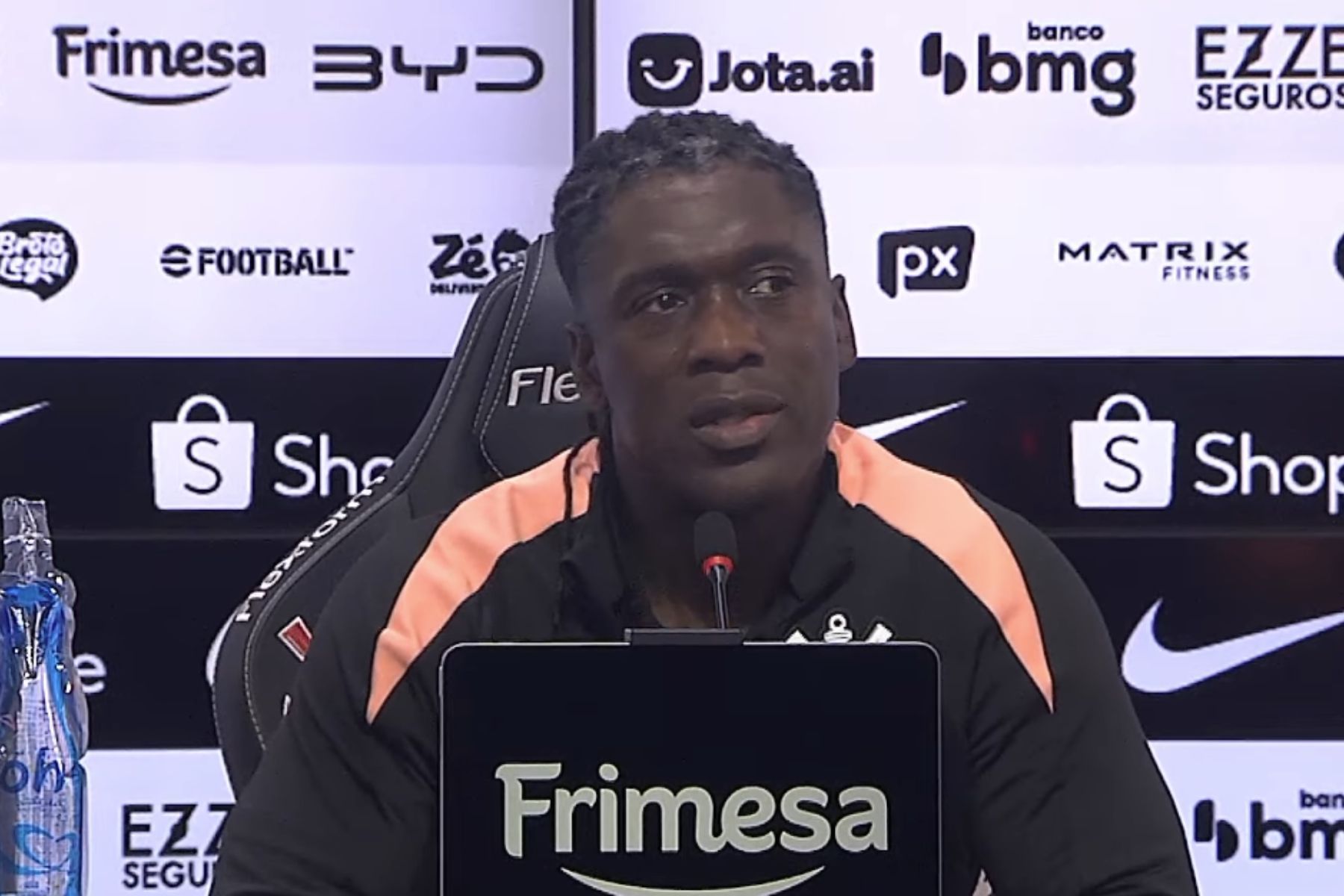 Seedorf afasta influência de Memphis em chegada ao Corinthians: 'Já conhecia antes'