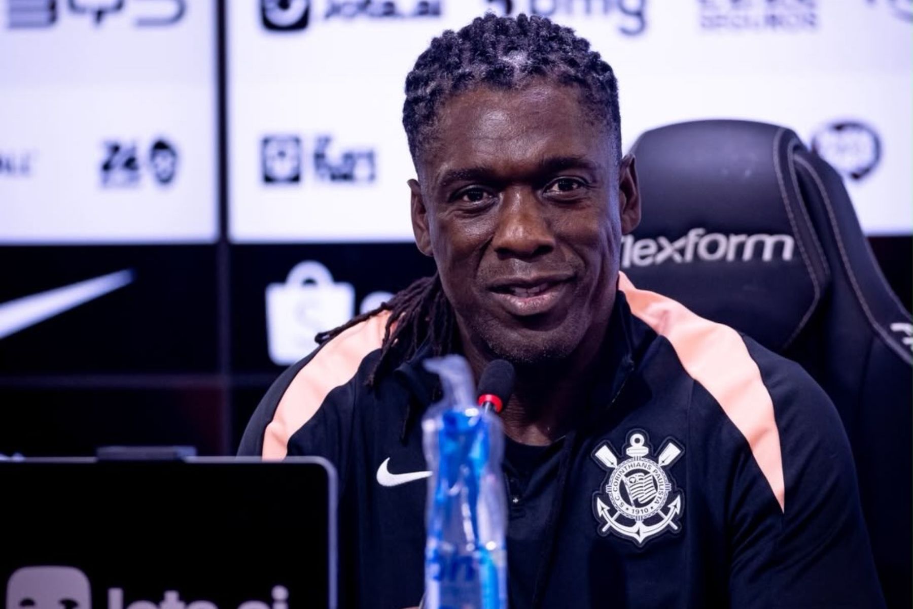 Seedorf cita técnico campeão do mundo pelo Corinthians como inspiração: 'Dos maiores'