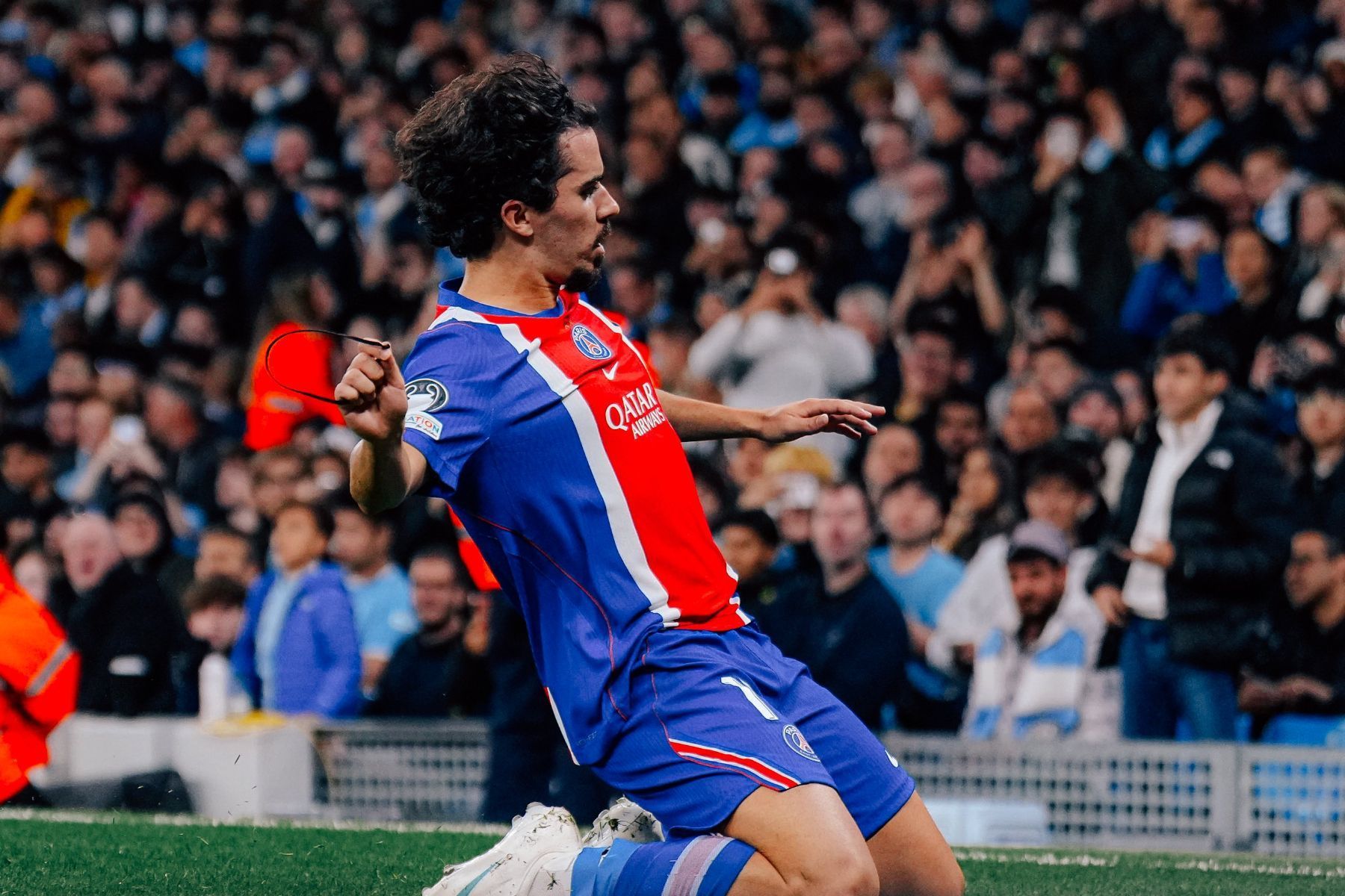 PSG atropela no primeiro tempo, Haaland brilha, mas não evita derrota do Manchester City