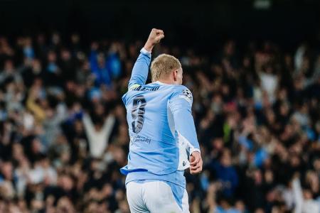 Haaland vibra com gols do City contra o PSG, mas não evita derrota • Divulgação/X Manchester City