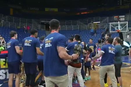 Confusão entre ex e esposa de Georginho na final do Paulista de Basquete • Reprodução/Federação Paulista de Basquete