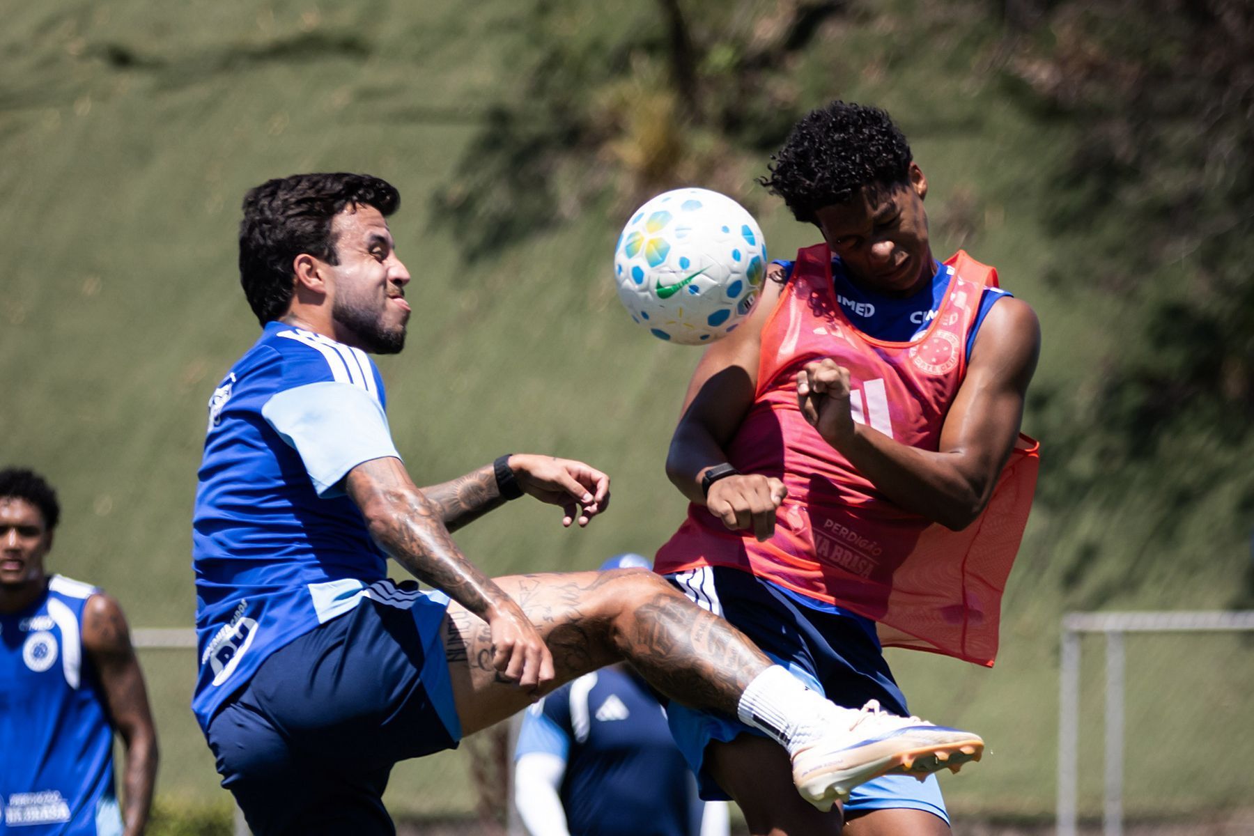 Sem joia, Artur tem diferentes caminhos para montar o Cruzeiro contra o Grêmio; veja