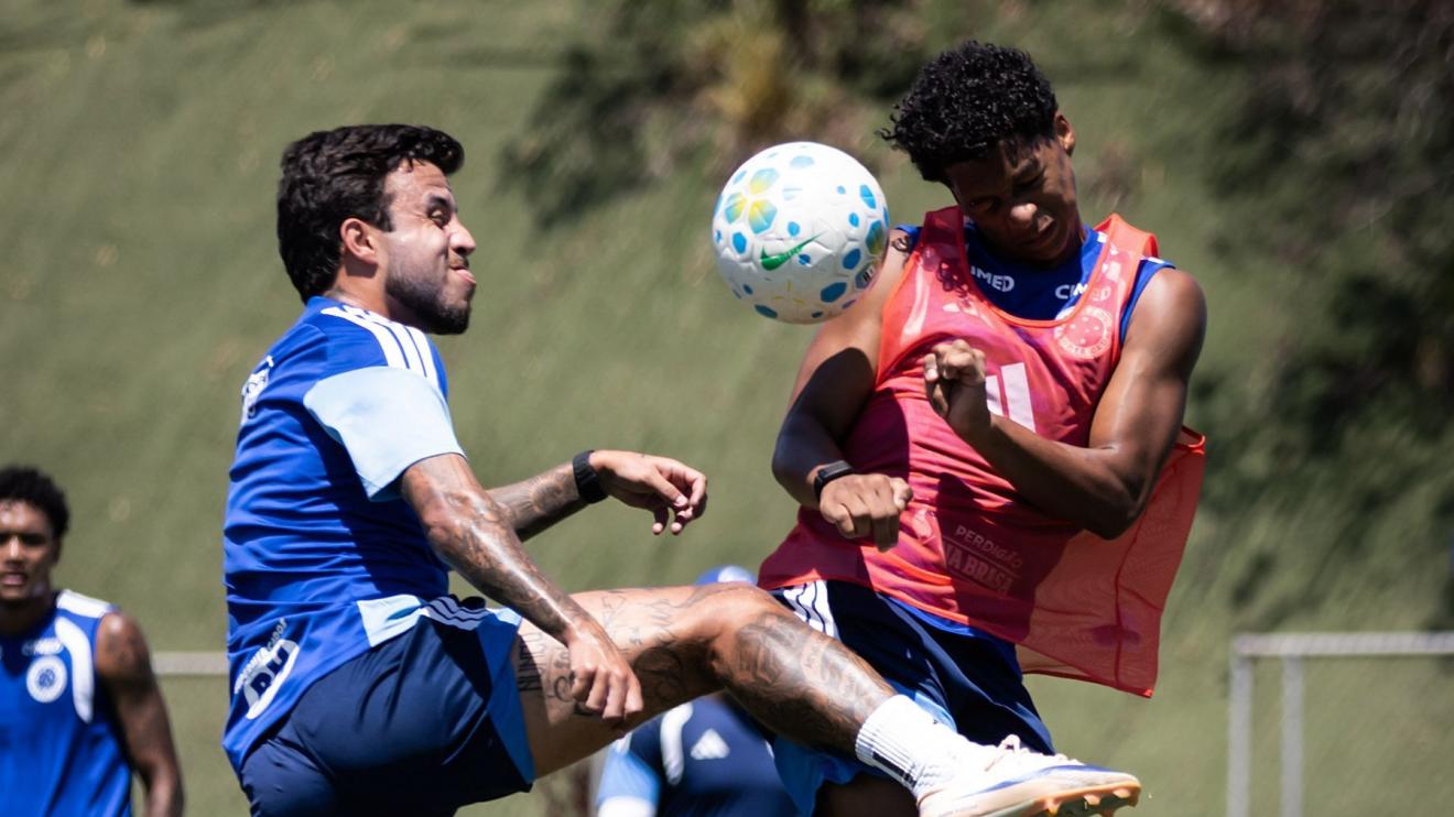 Sem joia, Artur tem diferentes caminhos para montar o Cruzeiro contra o Grêmio; veja
