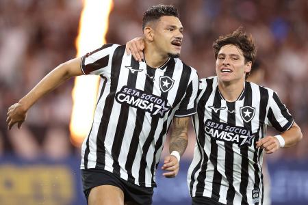Botafogo x Chapecoense: Tiquinho e Montoro vibram no Nilton Santos