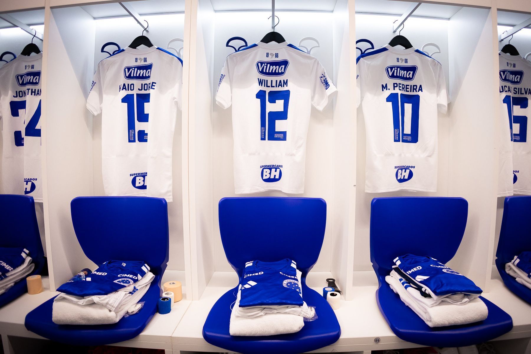 Escalação do Cruzeiro: Artur Jorge barra Rojas e aciona três volantes contra o Grêmio